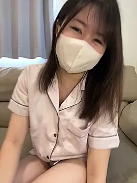 Snapshot of Rui_87 chatting on 06-17-26, 02:11 Rui 87 online show from 06-17-26, 02:11