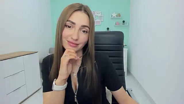 Snapshot of LaraSmelal chatting on 05-17-26, 05:07 LaraSmelal online show from 05-17-26, 05:07