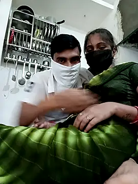 Snapshot of Priya_Couple chatting on 11-01-25, 06:30 Priya Couple online show from 11-01-25, 06:30