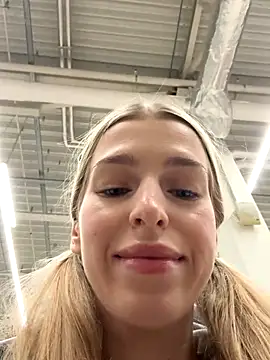 kira mia online show from 11-26-25, 03:23