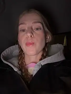 kira mia online show from 11-24-25, 03:12