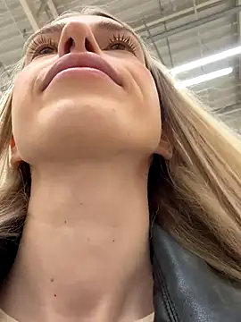 kira mia online show from 12-17-25, 03:28