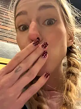 kira mia online show from 12-13-25, 08:04