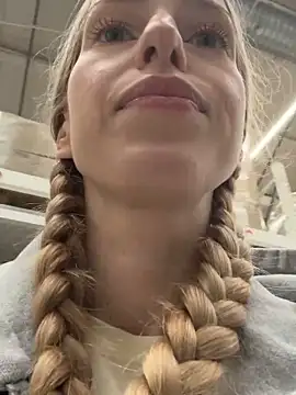 kira mia online show from 11-29-25, 04:07