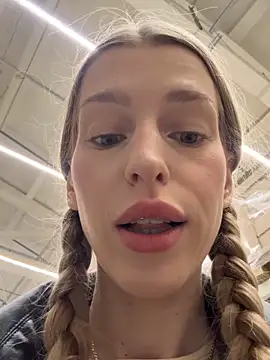 kira mia online show from 12-19-25, 03:47