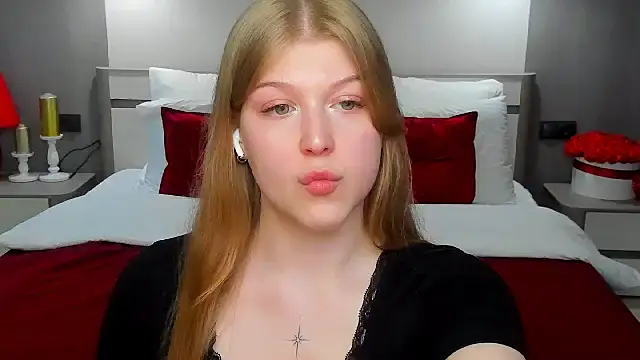 Snapshot of Stella_Light chatting on 05-13-26, 06:37 Stella Light online show from 05-13-26, 06:37
