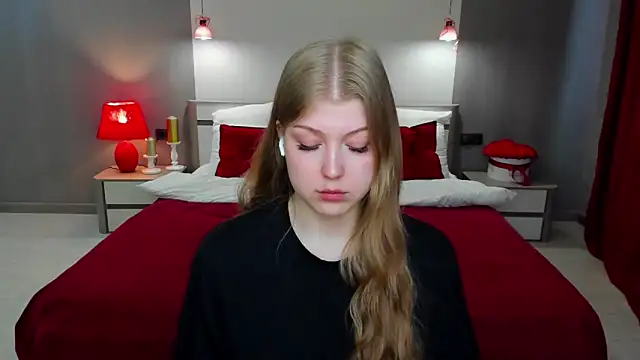Snapshot of Stella_Light chatting on 04-21-26, 04:30 Stella Light online show from 04-21-26, 04:30