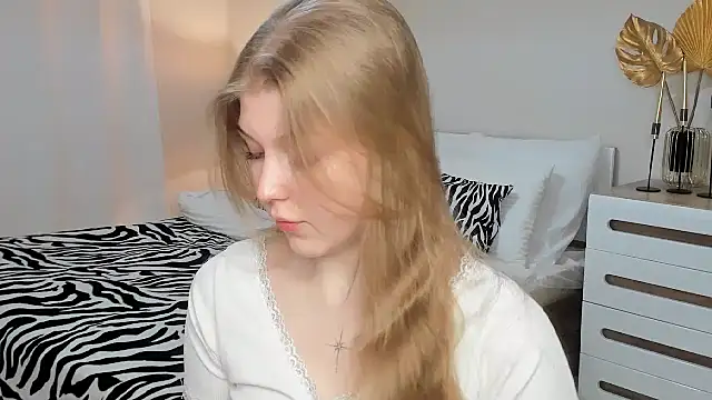Snapshot of Stella_Light chatting on 05-03-26, 04:39 Stella Light online show from 05-03-26, 04:39