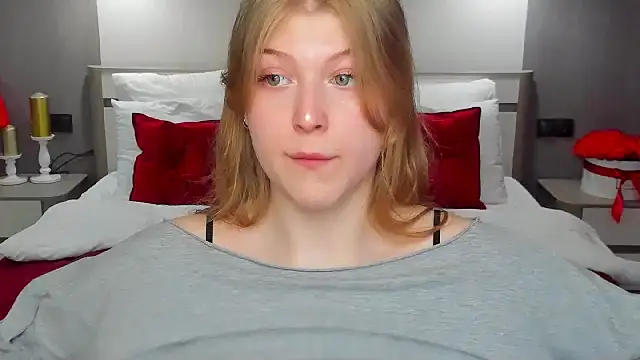 Snapshot of Stella_Light chatting on 05-19-26, 05:58 Stella Light online show from 05-19-26, 05:58