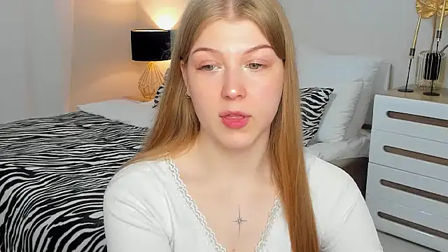 Snapshot of Stella_Light chatting on 05-20-26, 12:13 Stella Light online show from 05-20-26, 12:13