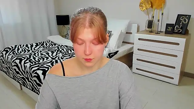 Stella Light online show from 10-25-25, 04:22