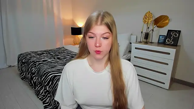 Snapshot of Stella_Light chatting on 06-03-26, 11:11 Stella Light online show from 06-03-26, 11:11