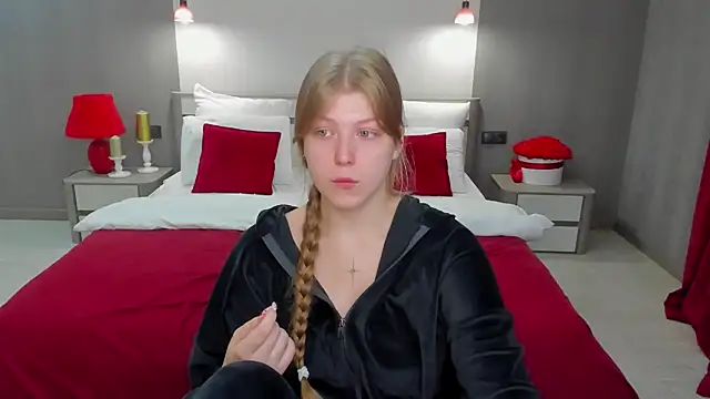 Stella Light online show from 11-19-25, 04:23