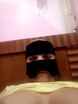 Snapshot of SandyAmr chatting on 04-22-26, 02:02 SandyAmr online show from 04-22-26, 02:02