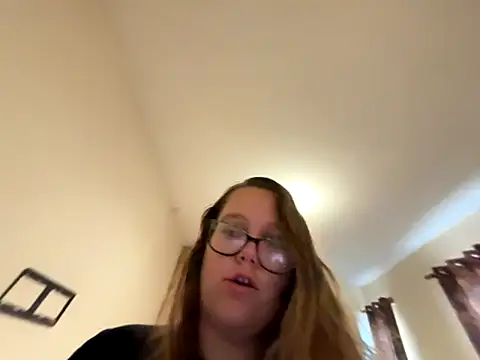 Snapshot of Scarletcum22 chatting on 10-28-25, 08:46 Scarletcum22 online show from 10-28-25, 08:46