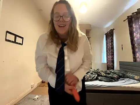 Snapshot of Scarletcum22 chatting on 10-20-25, 08:37 Scarletcum22 online show from 10-20-25, 08:37