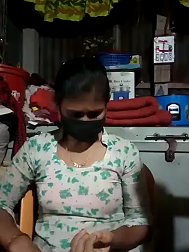 Snapshot of Felicity-204 chatting on 10-20-25, 04:18 Felicity-204 online show from 10-20-25, 04:18