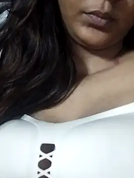 Snapshot of Aaliya_BigBoobs_1 chatting on 07-12-26, 03:24 Aaliya BigBoobs 1 online show from 07-12-26, 03:24