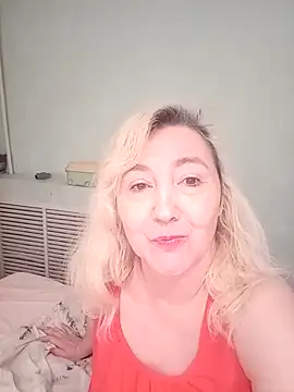 Snapshot of LadyKriss chatting on 02-21-26, 08:44 LadyKriss online show from 02-21-26, 08:44