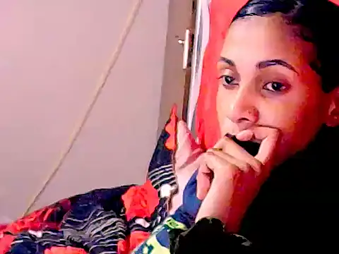 Snapshot of Indianqueen5 chatting on 10-19-25, 11:35 Indianqueen5 online show from 10-19-25, 11:35