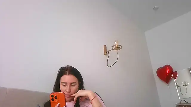 Snapshot of Qaralinn chatting on 02-27-26, 08:58 Qaralinn online show from 02-27-26, 08:58