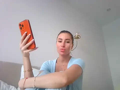 Snapshot of Qaralinn chatting on 03-03-26, 03:30 Qaralinn online show from 03-03-26, 03:30