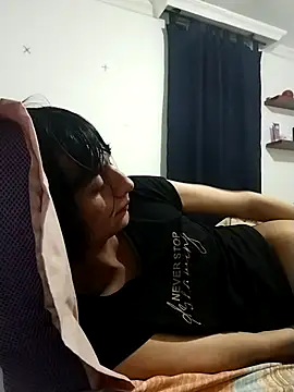Snapshot of sophiasleepy1 chatting on 10-20-25, 02:57 sophiasleepy1 online show from 10-20-25, 02:57