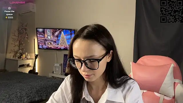 ella simons online show from 11-19-25, 12:54