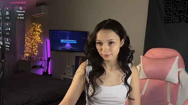 ella simons online show from 11-23-25, 01:04