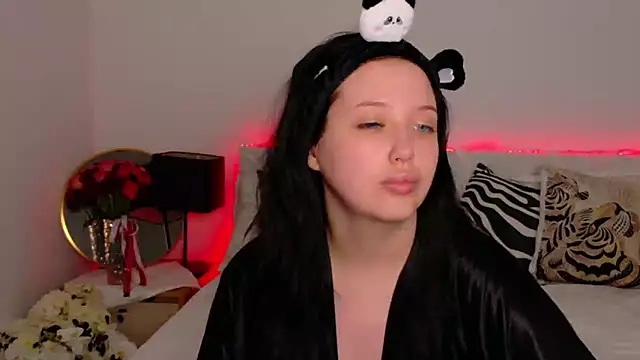 Felicia Herceg online show from 11-02-25, 05:51