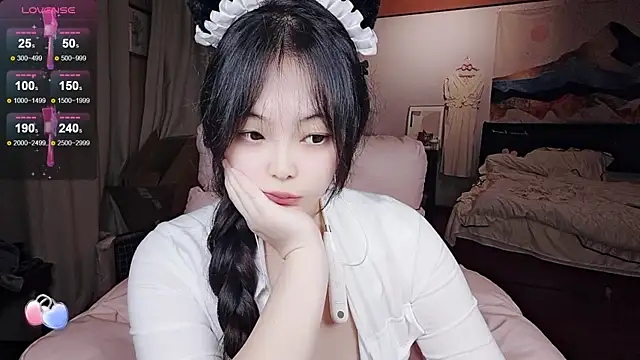 Snapshot of Lenai- chatting on 05-18-26, 12:32 Lenai- online show from 05-18-26, 12:32