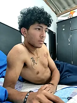 LyliaWood online show from 10-25-25, 07:47