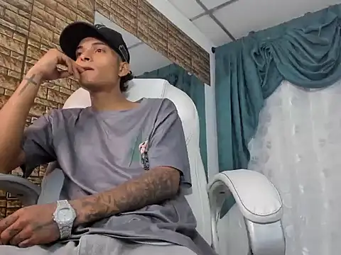 Snapshot of paul_booy chatting on 10-26-25, 03:51 paul booy online show from 10-26-25, 03:51