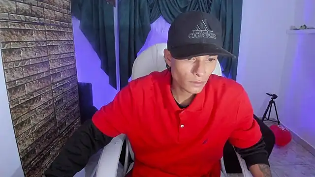 Snapshot of paul_booy chatting on 11-18-25, 02:38 paul booy online show from 11-18-25, 02:38