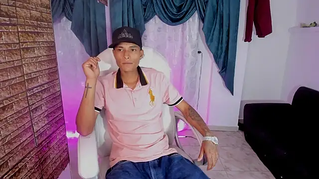 Snapshot of paul_booy chatting on 10-28-25, 03:29 paul booy online show from 10-28-25, 03:29