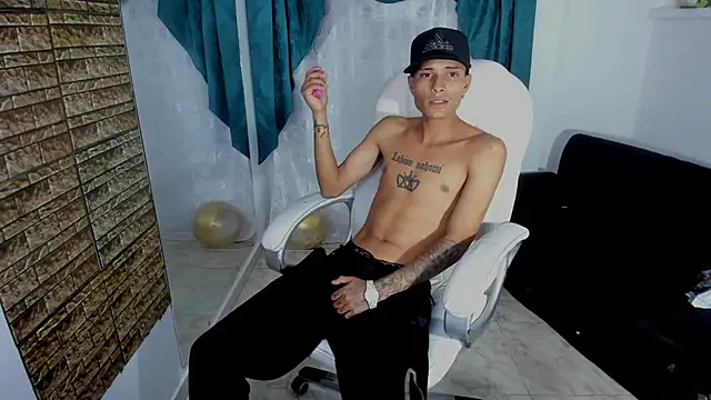 Snapshot of paul_booy chatting on 10-30-25, 03:05 paul booy online show from 10-30-25, 03:05