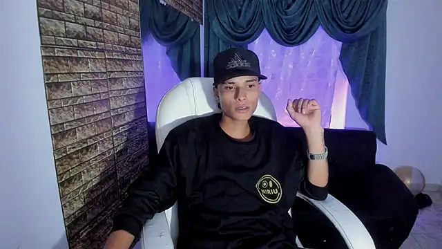 Snapshot of paul_booy chatting on 11-25-25, 04:02 paul booy online show from 11-25-25, 04:02