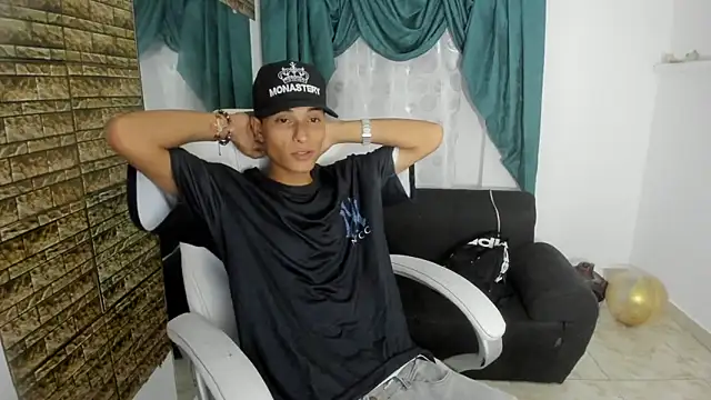 Snapshot of paul_booy chatting on 11-13-25, 02:26 paul booy online show from 11-13-25, 02:26