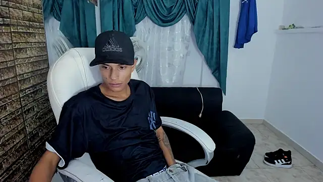 Snapshot of paul_booy chatting on 11-06-25, 03:54 paul booy online show from 11-06-25, 03:54