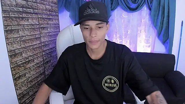 Snapshot of paul_booy chatting on 11-08-25, 03:54 paul booy online show from 11-08-25, 03:54