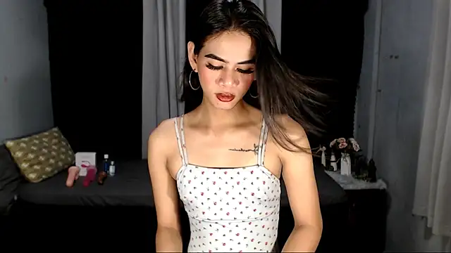 yourhottestzoey online show from 10-23-25, 02:27