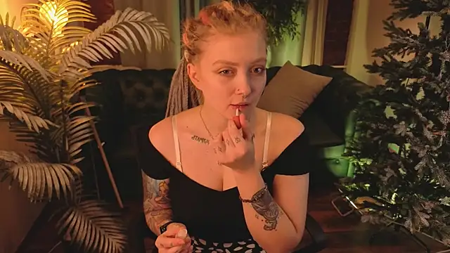 Kiki shay online show from 12-04-25, 01:54