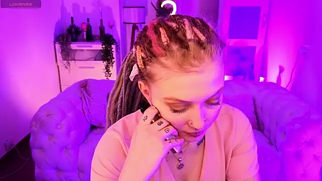 Kiki shay online show from 11-19-25, 01:33