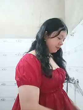 Snapshot of lisa-bae00 chatting on 05-18-26, 12:44 lisa-bae00 online show from 05-18-26, 12:44
