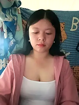 Snapshot of lisa-bae00 chatting on 05-02-26, 12:05 lisa-bae00 online show from 05-02-26, 12:05