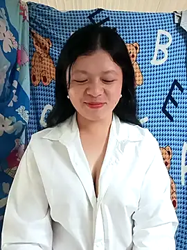 Snapshot of lisa-bae00 chatting on 05-11-26, 12:34 lisa-bae00 online show from 05-11-26, 12:34