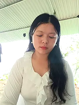Snapshot of lisa-bae00 chatting on 04-27-26, 03:59 lisa-bae00 online show from 04-27-26, 03:59