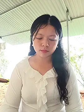 Snapshot of lisa-bae00 chatting on 04-24-26, 03:30 lisa-bae00 online show from 04-24-26, 03:30
