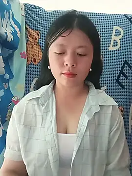 Snapshot of lisa-bae00 chatting on 05-25-26, 02:44 lisa-bae00 online show from 05-25-26, 02:44