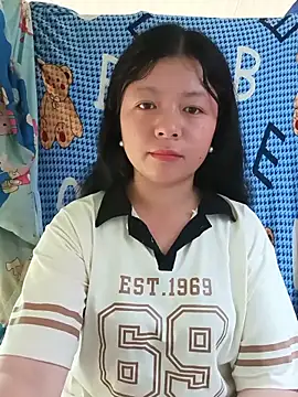 Snapshot of lisa-bae00 chatting on 06-08-26, 12:49 lisa-bae00 online show from 06-08-26, 12:49